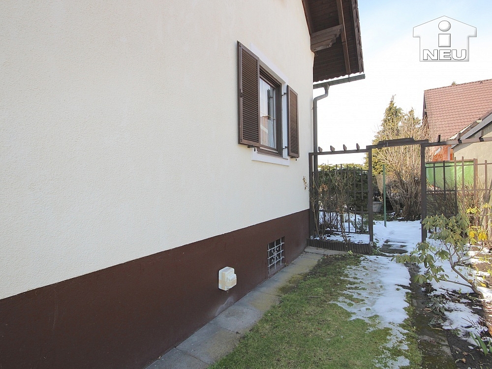 großzügigem großzügiges Schlafzimmern - Idyllisches Wohnhaus in absoluter Sonnenlage in Klagenfurt