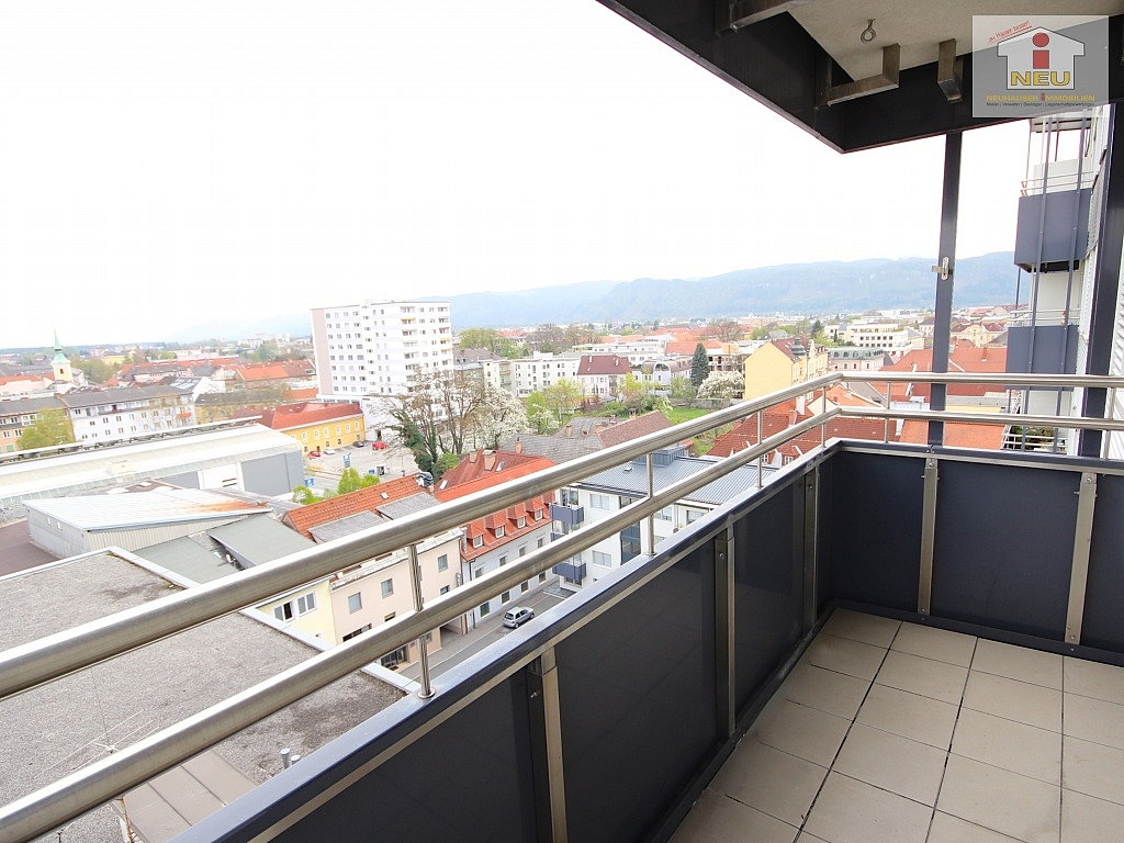 Stockwerk Esszimmer Ostbalkon - Sonnige 3-Zi-Wohnung mit traumhaftem Fernblick