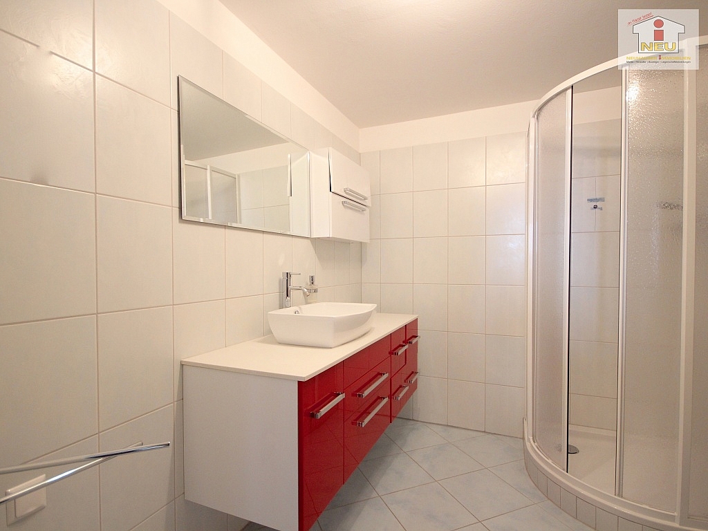 Badezimmer inkludiert Warmwasser - Helle 4-Zi-Whg. in der Bahnhofstraße inkl. Garage