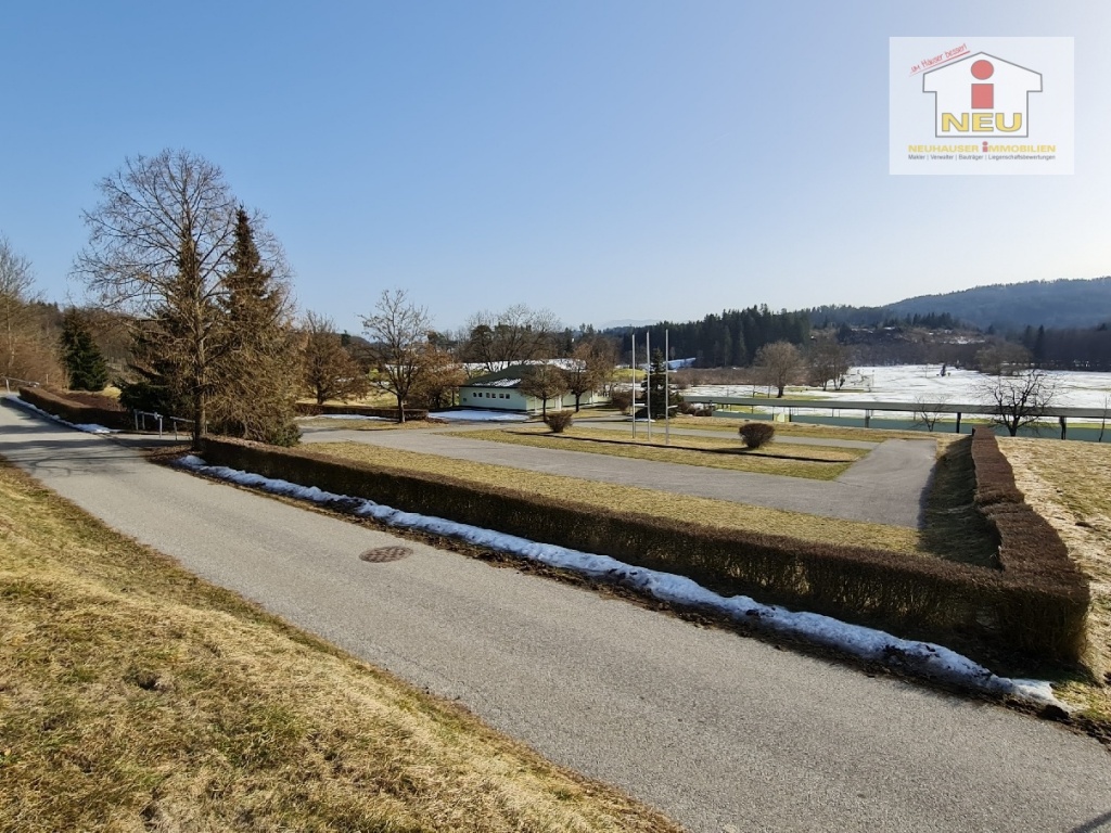 Wasser direkt Kanal - Sonniger Baugrund an der Golfanlage Moosburg