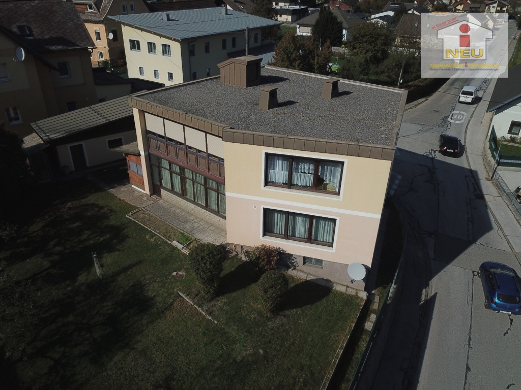 Wohnung Diele integrierter - Zweifamilienhaus mit 220m² und 3 Garagen in einzigartiger Aussichtslage in Ferlach Zentrum