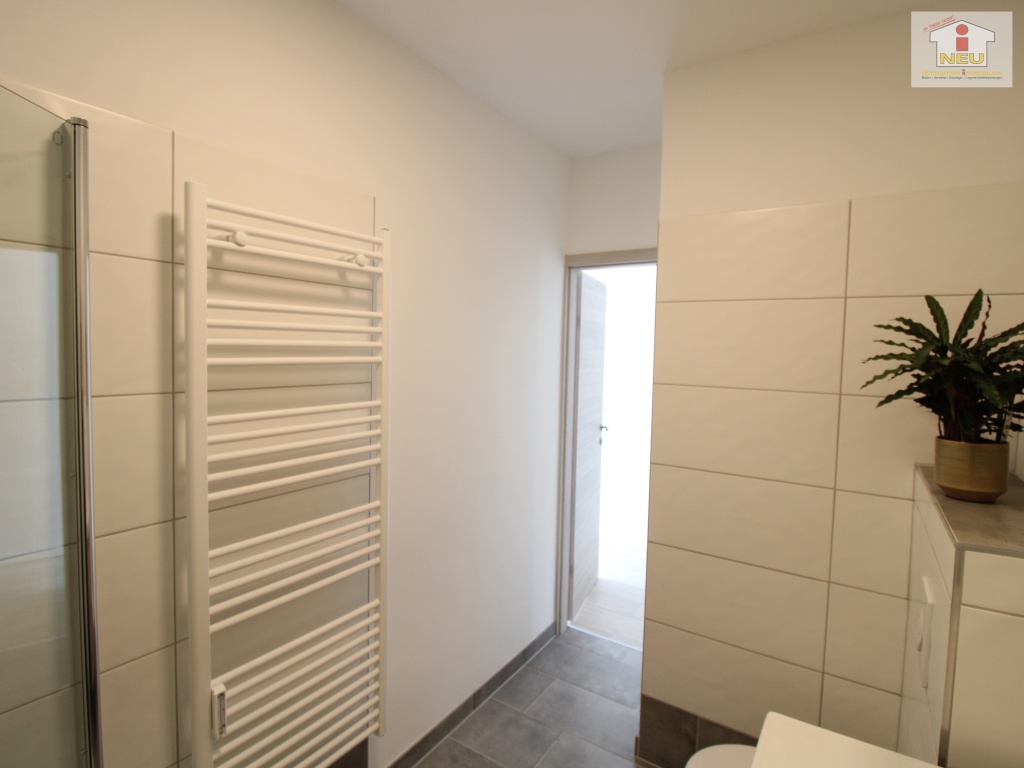 Büro neues Venyl - Schöne neu sanierte 2,5 Zimmerwohnung in Waidmannsdorf