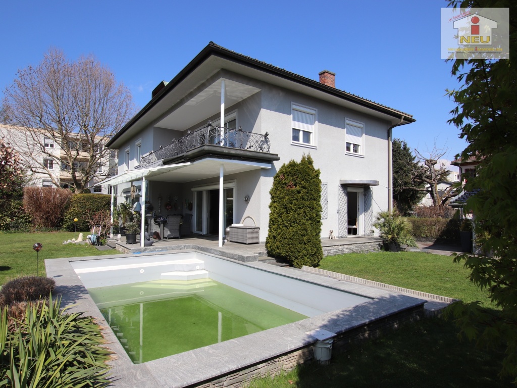Warmwasseraufbereitung Holzparkettböden Kunststofffenster - Villa mit 230m² und 2.243m² Baugrund mit Pool und 60m² Gartenhaus in Waidmannsdorf - Superlage