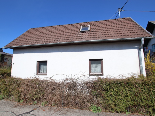 Älteres kleines 55m² Wohnhaus mit schönen 419m² Grundstück in Waidmannsdorf 