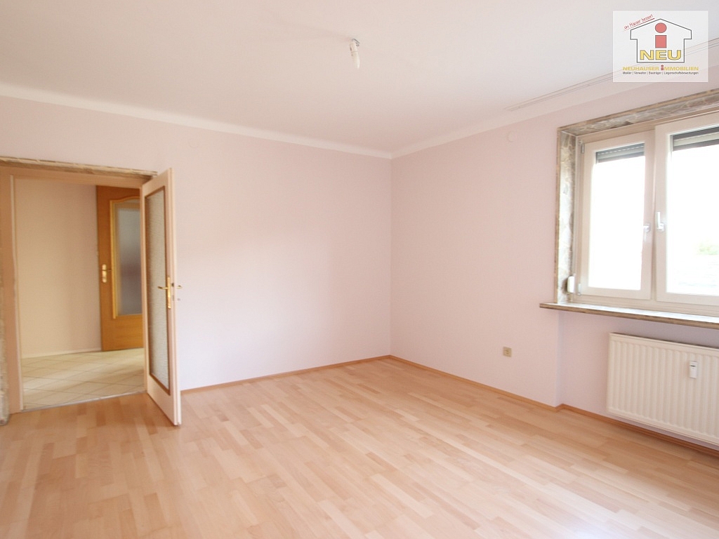 Wohnzimmer kompletter elektrisch - Schöne sanierte 4 Zi Wohnung 100m² mit 570m² Garten und 1 Werkstatt - Rotschitzen