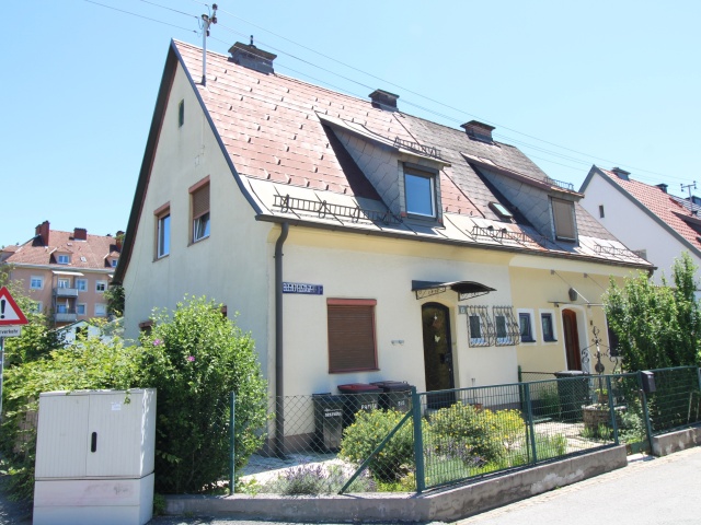 Teilsaniertes 88m² Wohnhaus in Waidmannsdorf - Top Lage