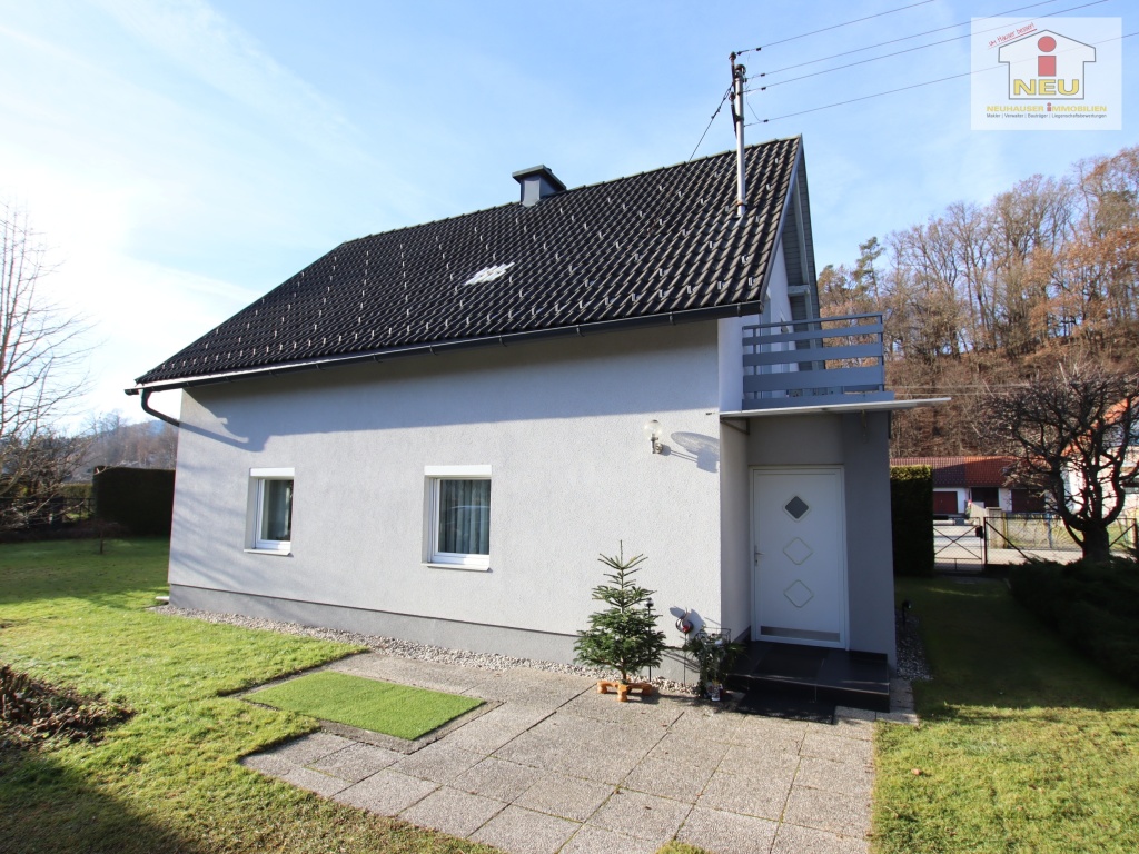 eingefriedetes Lagerräumen Schlafzimmer - Nettes 100m² Wohnhaus mit Nebengebäuden/Garagen und 1.090m² schönem Grundstück - Maria Saal