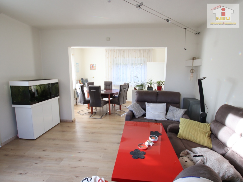 Stiegenhaus Abstellraum Waschbecken - Nettes 100m² Wohnhaus mit Nebengebäuden/Garagen und 1.090m² schönem Grundstück - Maria Saal