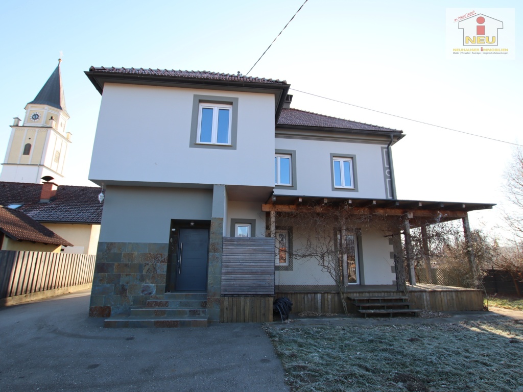 Ziegelmassivbauweise Zementfliesenböden Stiegenhausaufgang - Stilvolle Villa mit 200m² Nfl. plus XXL-Terrassen am Stadtrand Völkermarkt in Superlage