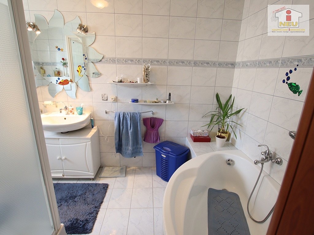 Straße flaches Eingang - Schönes und junges 130m² Eckreihenhaus in Annabichl mit Tiefgarage