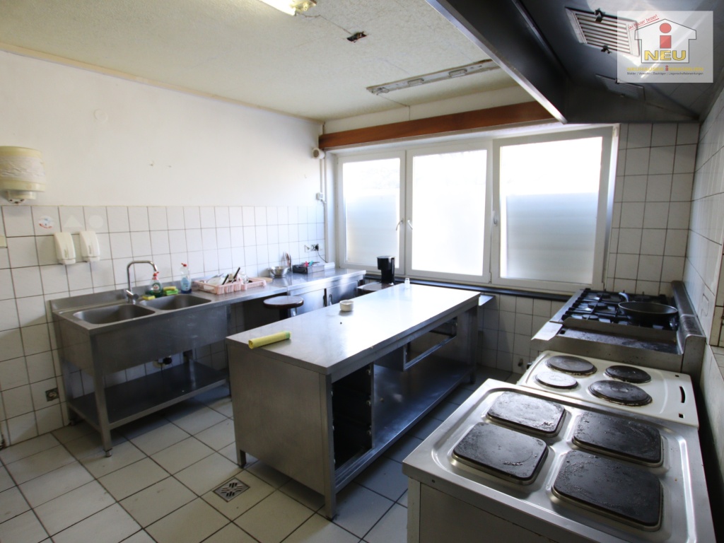 Direktkontakte eingetragenem Stellplätzen - Wohn- und Geschäftshaus in Keutschach-Höflein mit 1.892m² Grundstück und 3 Garagen Nähe Rauschelesee