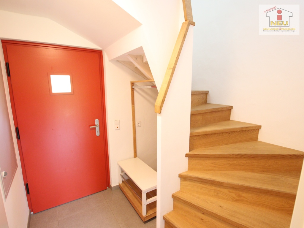 neue inkl Hauseingangstüre - Schönes, kernsaniertes und kleines 80m² Wohnhaus in Maria Saal mit kleinem Grund