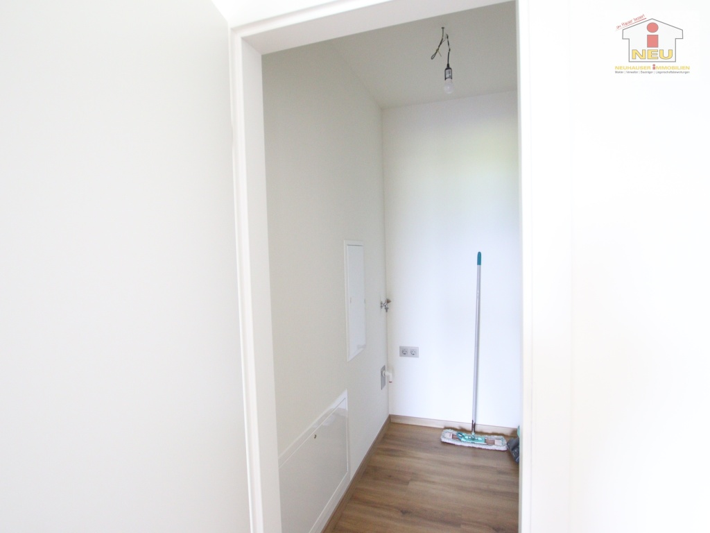 Höhe Vinyl Boden - Traumhafte, exclusive 3 - Zi Penthousewohnung
mit Seeblick - Erstbezug  
 
