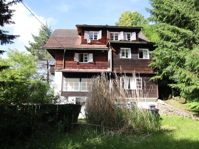 Älteres 250m² Wohnhaus am Waldrand mit 3.528m² Grundstück in Klagenfurt - Quellenstraße